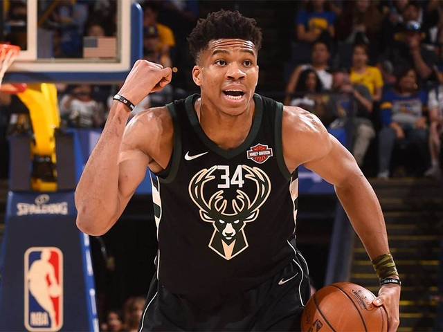 火箭球迷抱 火箭球迷抱